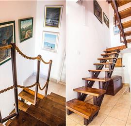 4 bedroom villa with pool in Maslinica, sleeps 8